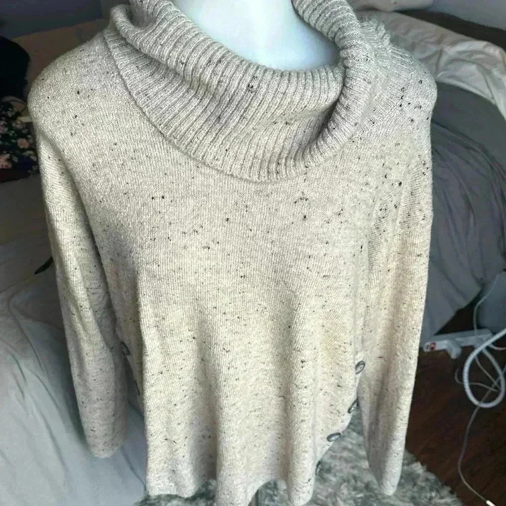 Size M Fortune & Ivy Reagan Crowl Button detail sweater